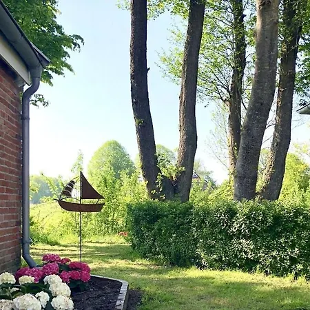 With 2 Bedrooms Grossefehn