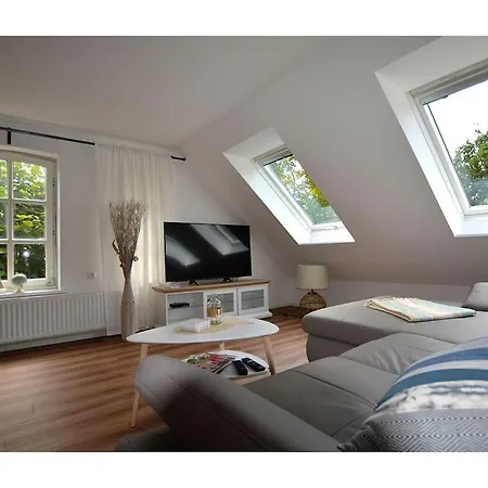 With 2 Bedrooms 펜션 Grossefehn